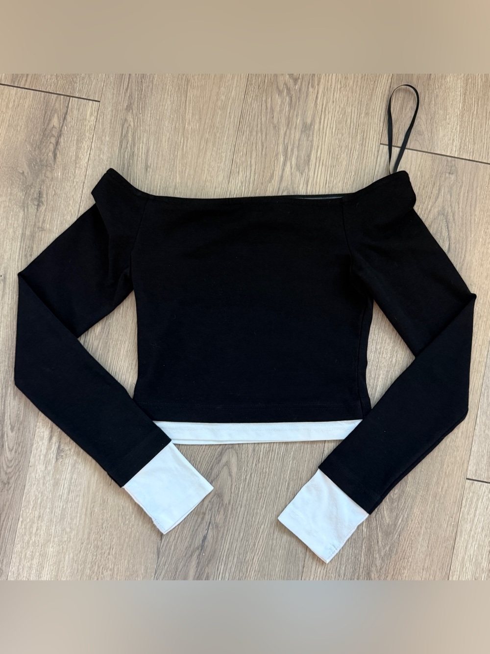 Edikted Black & White Off The Shoulder Longsleeve Crop Top Size X-Small